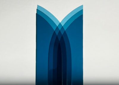 kék gótikus íveket ábrázoló díj