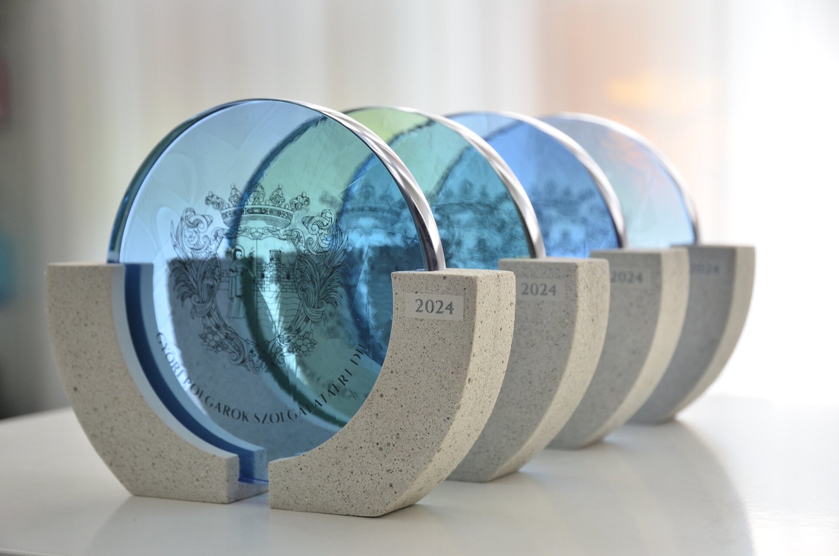 egyedi üveg díj csoportban