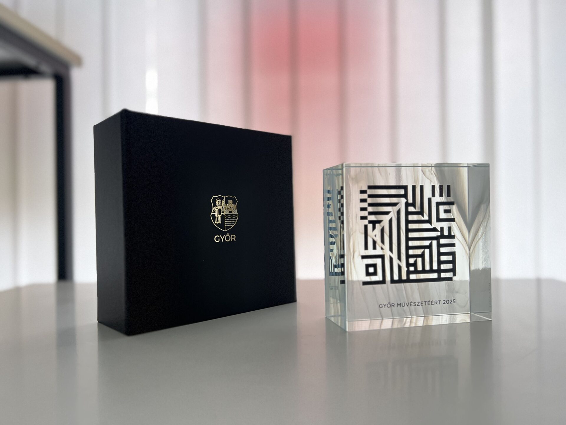 egyedi üveg díj díszdobozzal